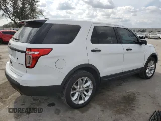 2013 Ford Utility Police Interceptor with VIN 1FM5K7AR2DGC92586, listed as a Copart auction lot 44148855 with 104,693 mi miles and Salvage Title. Bid and sale history available at carsss.com. Image 3.