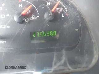 2006 Ford Econoline Passenger XL with VIN 1FMRE11WX6DA34316, listed as a IAAI auction lot 42035725 with 235,638 mi miles. Bid and sale history available at carsss.com. Image 7.
