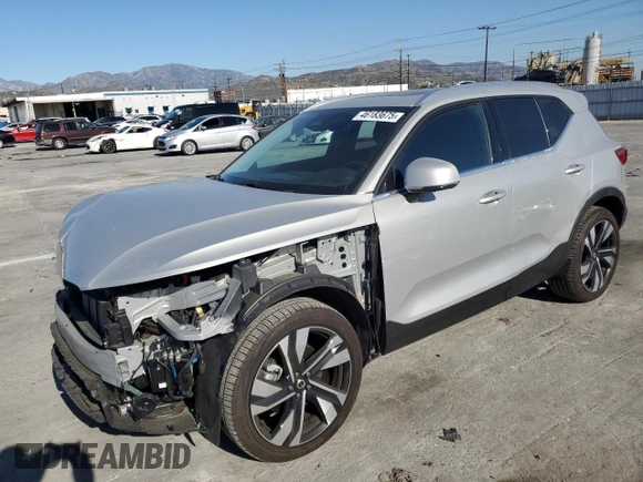 2024 Volvo XC40 Plus Bright Theme z VIN YV4L12UE8R2381381, wystawiony jako Copart lot #46183675 z przebiegiem 5 666 mil mil oraz Szkoda całkowita • Salvage title. Historia ofert i sprzedaży dostępna na DreamBid. Obrazek 1.