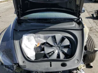 2024 Tesla Model 3 z VIN 5YJ3E1EA5RF857757, wystawiony jako Copart lot #45758385 z przebiegiem 5364 mil mil oraz Szkody całkowita. Historia ofert i sprzedaży dostępna na DreamBid. Obrazek 13.