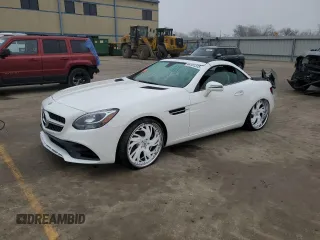 2020 Mercedes-Benz SLC 300 z VIN W1KPK3JA0LF172196, wystawiony jako Copart lot #44151375 z przebiegiem Nie podano mil oraz Szkody całkowita. Historia ofert i sprzedaży dostępna na DreamBid. Obrazek 1.