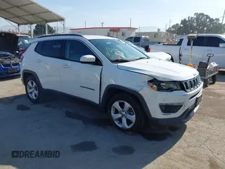 2020 Jeep Compass Altitude z VIN 3C4NJCBB8LT124978, wystawiony jako IAAI lot #42084990 z przebiegiem 101 501 mil mil oraz . Historia ofert i sprzedaży dostępna na DreamBid. Obrazek 1.