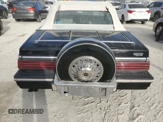 1985 Chrysler LeBaron Mark Cross z VIN 1C3BC55E0FG160918, wystawiony jako Copart lot #76659284 z przebiegiem Nie podano mil oraz Szkody całkowita. Historia ofert i sprzedaży dostępna na DreamBid. Obrazek 6.