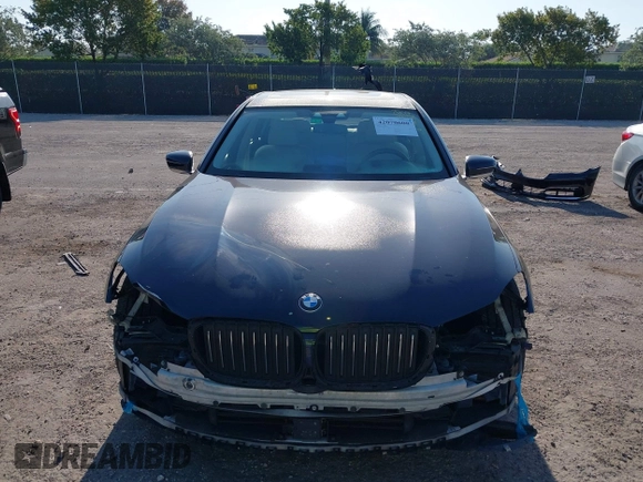 2018 BMW 7 Series ALPINA B7 xDrive with VIN WBA7F2C59JG424704, listed as a IAAI auction lot 42070608 with 56,690 mi miles and . Bid and sale history available at carsss.com. Image 13.