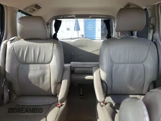 2008 Toyota Sienna XLE z VIN 5TDZK22CX8S122829, wystawiony jako Copart lot #58202065 z przebiegiem 228 678 mil mil oraz Szkoda całkowita • Salvage title. Historia ofert i sprzedaży dostępna na DreamBid. Obrazek 10.