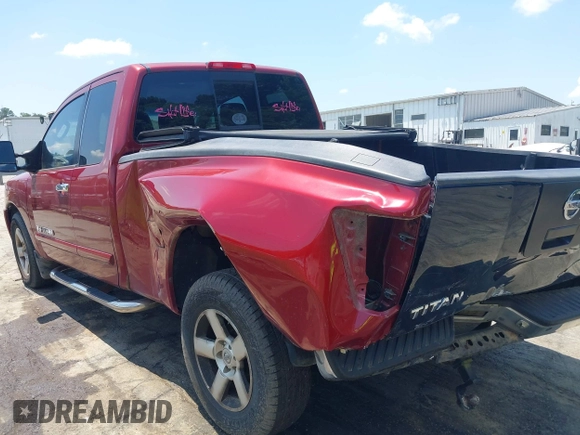 2006 Nissan Titan SE z VIN 1N6BA06B76N526911, wystawiony jako IAAI lot #42568371 z przebiegiem 215 140 mil mil oraz . Historia ofert i sprzedaży dostępna na DreamBid. Obrazek 3.