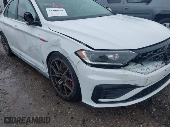 2020 Volkswagen Jetta GLI S z VIN 3VW5T7BU9LM091404, wystawiony jako IAAI lot #42300830 z przebiegiem 46 851 mil mil oraz . Historia ofert i sprzedaży dostępna na DreamBid. Obrazek 6.