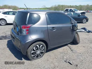 2012 Scion iQ z VIN JTNJJXB0XCJ013923, wystawiony jako IAAI lot #42109295 z przebiegiem 119 937 mil mil oraz . Historia ofert i sprzedaży dostępna na DreamBid. Obrazek 4.