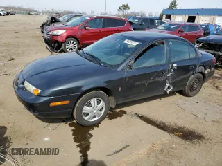 2002 Saturn SL z VIN 1G8ZH52842Z276934, wystawiony jako Copart lot #49322015 z przebiegiem 103 957 mil mil oraz Szkoda całkowita • Salvage title. Historia ofert i sprzedaży dostępna na DreamBid. Obrazek 1.