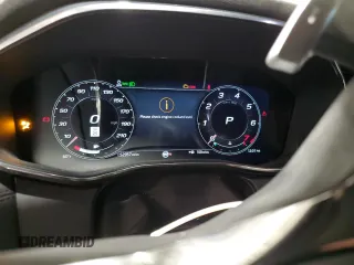 2022 Jaguar F-Pace SVR z VIN SADCZ2EE9NA692588, wystawiony jako Copart lot #52247135 z przebiegiem 52 957 mil mil oraz Szkoda całkowita • Salvage title. Historia ofert i sprzedaży dostępna na DreamBid. Obrazek 9.