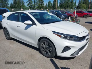 2023 Kia Forte LXS z VIN 3KPF24AD3PE525875, wystawiony jako IAAI lot #42333540 z przebiegiem 54 479 mil mil oraz . Historia ofert i sprzedaży dostępna na DreamBid. Obrazek 1.