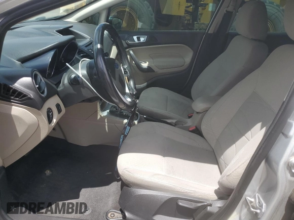 2014 Ford Fiesta SE z VIN 3FADP4BJ8EM133030, wystawiony jako Copart lot #52046065 z przebiegiem 113 792 mil mil oraz Szkoda całkowita • Salvage title. Historia ofert i sprzedaży dostępna na DreamBid. Obrazek 7.
