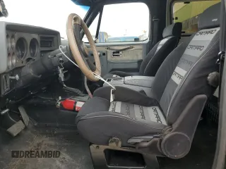 1988 Chevrolet Blazer с VIN 1GNEV18K5JF143423, выставлен на аукционе Copart как лот 55763905 с пробегом 93 600 миль миль и Чистый • Clean title. История ставок и продаж доступна на DreamBid. Изображение 7.