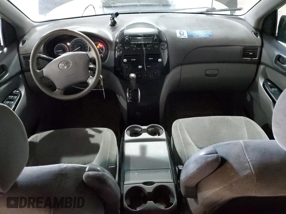 2004 Toyota Sienna with VIN 5TDZA29C24S020556, listed as a Copart auction lot 49526725 with 243,468 mi miles and Clean Title. Bid and sale history available at DreamBid. Image 8.