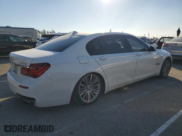 2015 BMW 7 Series 740Li with VIN WBAYE4C51FD947047, listed as a Copart auction lot 86773284 with 90,714 mi miles and Salvage Title. Bid and sale history available at DreamBid. Image 3.