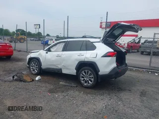 2024 Toyota RAV4 XLE Premium z VIN 2T3C1RFV3RW311870, wystawiony jako IAAI lot #42066945 z przebiegiem 16 237 mil mil oraz . Historia ofert i sprzedaży dostępna na DreamBid. Obrazek 3.