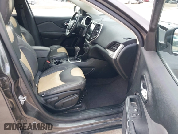 2016 Jeep Cherokee Latitude with VIN 1C4PJLCS2GW190322, listed as a IAAI auction lot 41290901 with 118,513 mi miles. Bid and sale history available at carsss.com. Image 5.