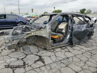 2022 Toyota Highlander XSE z VIN 5TDJZRBH9NS213244, wystawiony jako Copart lot #55754315 z przebiegiem Nie podano mil oraz Szkoda całkowita • Salvage title. Historia ofert i sprzedaży dostępna na DreamBid. Obrazek 1.