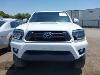 2014 Toyota Tacoma PreRunner z VIN 3TMJU4GN1EM159700, wystawiony jako IAAI lot #42460264 z przebiegiem 93 891 mil mil oraz . Historia ofert i sprzedaży dostępna na DreamBid. Obrazek 13.