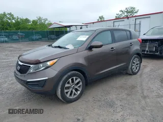 2015 Kia Sportage LX z VIN KNDPB3ACXF7747723, wystawiony jako IAAI lot #42376886 z przebiegiem 133 527 mil mil oraz . Historia ofert i sprzedaży dostępna na DreamBid. Obrazek 2.