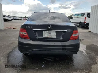 2014 Mercedes-Benz C 250 Sport z VIN WDDGF4HB7EA936280, wystawiony jako Copart lot #62165085 z przebiegiem 121 498 mil mil oraz Czysty tytuł • Clean title. Historia ofert i sprzedaży dostępna na DreamBid. Obrazek 6.