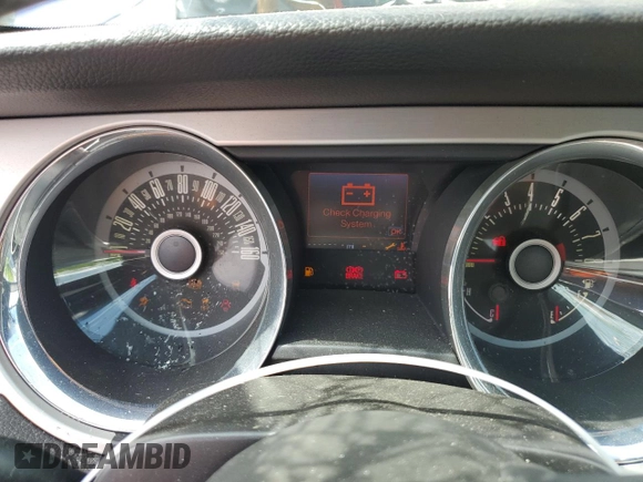 2013 Ford Mustang V6 z VIN 1ZVBP8AM4D5253929, wystawiony jako Copart lot #61657285 z przebiegiem Nie podano mil oraz Nie do naprawy • Non repairable. Historia ofert i sprzedaży dostępna na DreamBid. Obrazek 9.