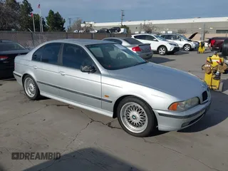 2000 BMW 5 Series 528iA with VIN WBADM6340YGU07212, listed as a IAAI auction lot 41695493 with 194,983 mi miles. Bid and sale history available at carsss.com. Image 1.