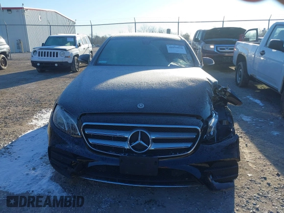 2019 Mercedes-Benz E-Class E 300 with VIN WDDZF4JB2KA526498, listed as a IAAI auction lot 40994058 with 74,282 mi miles. Bid and sale history available at carsss.com. Image 12.