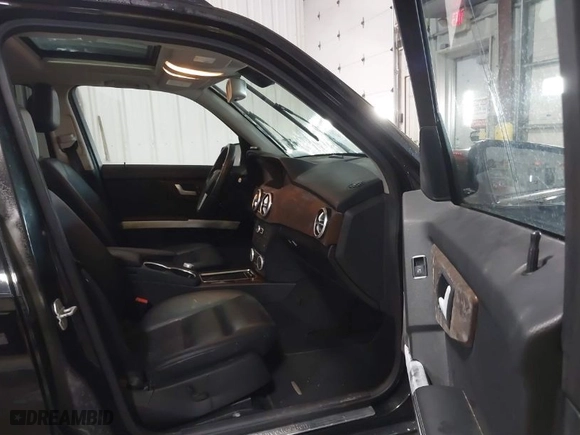 2013 Mercedes-Benz GLK-Class GLK 350 with VIN WDCGG8JB8DG045753, listed as a IAAI auction lot 41648076 with 187,710 mi miles. Bid and sale history available at carsss.com. Image 5.