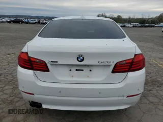 2013 BMW 5 Series 528i xDrive z VIN WBAXH5C57DD106985, wystawiony jako Copart lot #53888225 z przebiegiem 134 685 mil mil oraz Szkoda całkowita • Salvage title. Historia ofert i sprzedaży dostępna na DreamBid. Obrazek 6.