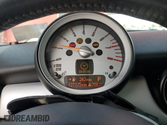 2007 MINI Hardtop with VIN WMWMF33577TT52975, listed as a Copart auction lot 53909855 with 127,325 mi miles and Salvage title. Bid and sale history available at DreamBid. Image 9.
