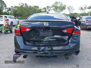 2020 Nissan Altima 2.5 SR with VIN 1N4BL4CV4LC180798, listed as a IAAI auction lot 41985650 with 88,720 mi miles. Bid and sale history available at carsss.com. Image 17.