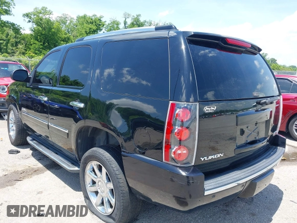 2014 GMC Yukon Denali z VIN 1GKS1EEF0ER217152, wystawiony jako IAAI lot #42269157 z przebiegiem 196 023 mil mil oraz . Historia ofert i sprzedaży dostępna na DreamBid. Obrazek 3.