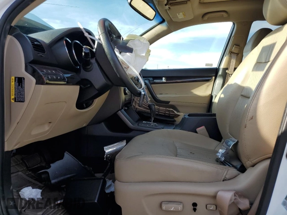 2013 Kia Sorento EX z VIN 5XYKUDA25DG319480, wystawiony jako Copart lot #45598315 z przebiegiem 71 560 mil mil oraz Szkoda całkowita • Salvage title. Historia ofert i sprzedaży dostępna na DreamBid. Obrazek 7.