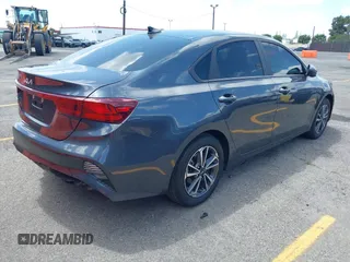 2023 Kia Forte LXS z VIN 3KPF24ADXPE608509, wystawiony jako IAAI lot #42257038 z przebiegiem 19 283 mil mil oraz . Historia ofert i sprzedaży dostępna na DreamBid. Obrazek 4.