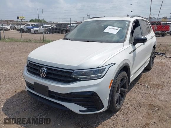 2024 Volkswagen Tiguan SE R-Line Black z VIN 3VVCB7AX5RM053896, wystawiony jako IAAI lot #41883670 z przebiegiem 11 239 mil mil oraz . Historia ofert i sprzedaży dostępna na DreamBid. Obrazek 2.