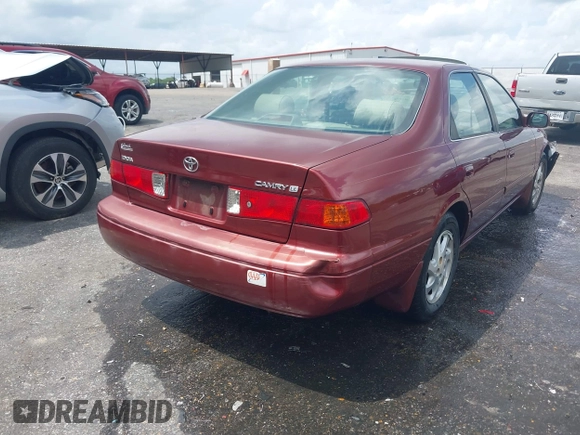 2000 Toyota Camry CE z VIN JT2BG22K3Y0521541, wystawiony jako IAAI lot #42074772 z przebiegiem 144 587 mil mil oraz . Historia ofert i sprzedaży dostępna na DreamBid. Obrazek 4.