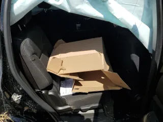 2021 GMC Acadia SLE z VIN 1GKKNKLA0MZ156362, wystawiony jako Copart lot #50412925 z przebiegiem Nie podano mil oraz Szkody całkowita. Historia ofert i sprzedaży dostępna na DreamBid. Obrazek 11.