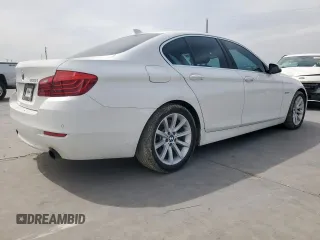 2014 BMW 5 Series 535i z VIN WBA5B1C59ED482543, wystawiony jako Copart lot #53393975 z przebiegiem 123 837 mil mil oraz Czysty tytuł • Clean title. Historia ofert i sprzedaży dostępna na DreamBid. Obrazek 3.