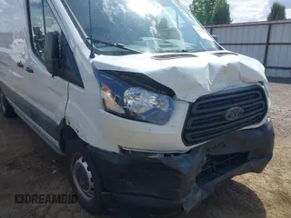 2019 Ford Transit z VIN 1FTYR2CM7KKB83987, wystawiony jako IAAI lot #42442070 z przebiegiem 77 492 mil mil oraz . Historia ofert i sprzedaży dostępna na DreamBid. Obrazek 6.