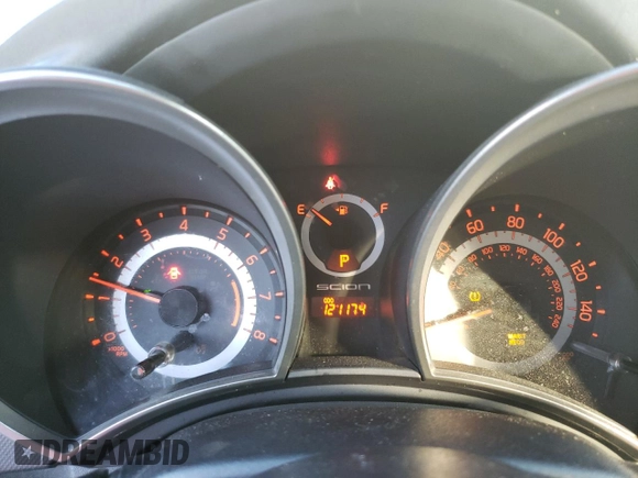2013 Scion tC z VIN JTKJF5C73D3046010, wystawiony jako Copart lot #68684194 z przebiegiem 121 174 mil mil oraz Szkody całkowita. Historia ofert i sprzedaży dostępna na DreamBid. Obrazek 9.
