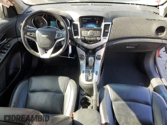 2014 Chevrolet Cruze 2LT z VIN 1G1PE5SB5E7376275, wystawiony jako Copart lot #58306455 z przebiegiem 117 939 mil mil oraz Szkoda całkowita • Salvage title. Historia ofert i sprzedaży dostępna na DreamBid. Obrazek 8.
