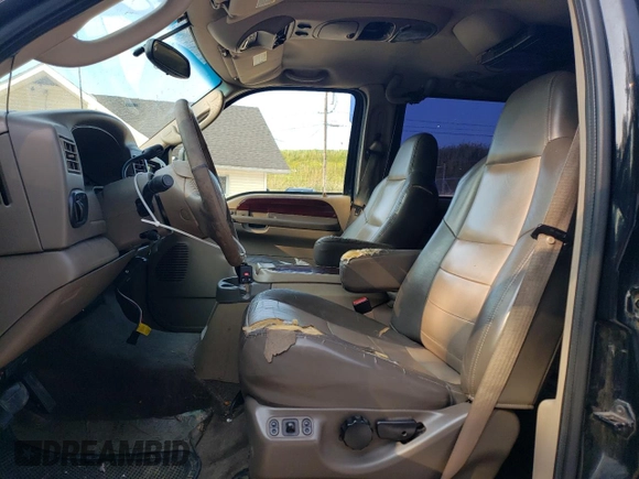 2003 Ford Excursion z VIN 1FMNU44S93EA06749, wystawiony jako Copart lot #69998734 z przebiegiem 209 822 mil mil oraz Czysty tytuł • Clean title. Historia ofert i sprzedaży dostępna na DreamBid. Obrazek 7.