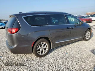 2017 Chrysler Pacifica Touring L Plus с VIN 2C4RC1EG7HR578348, выставлен на аукционе Copart как лот 57401415 с пробегом 158 176 миль миль и Списание • Salvage title. История ставок и продаж доступна на DreamBid. Изображение 3.