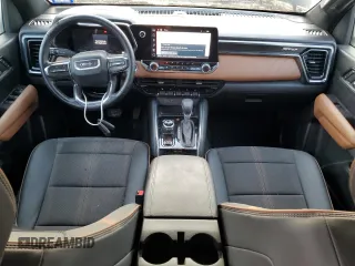 2024 GMC Canyon 4WD AT4 z VIN 1GTP6DEK5R1109902, wystawiony jako Copart lot #54504725 z przebiegiem 28 350 mil mil oraz Szkoda całkowita • Salvage title. Historia ofert i sprzedaży dostępna na DreamBid. Obrazek 8.