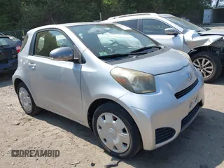 2013 Scion iQ z VIN JTNJJXB0XDJ022381, wystawiony jako IAAI lot #42567369 z przebiegiem 110 079 mil mil oraz . Historia ofert i sprzedaży dostępna na DreamBid. Obrazek 1.