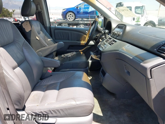 2005 Honda Odyssey EX-L with VIN 5FNRL38785B110823, listed as a IAAI auction lot 42154177 with 195,298 mi miles. Bid and sale history available at carsss.com. Image 5.