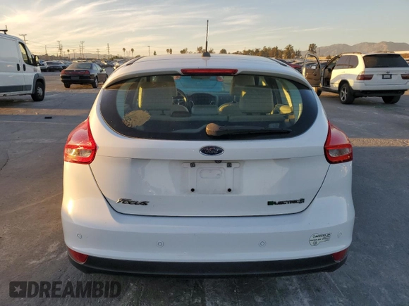 2016 Ford Focus Electric z VIN 1FADP3R43GL238458, wystawiony jako Copart lot #84111784 z przebiegiem 116 907 mil mil oraz Szkody całkowita. Historia ofert i sprzedaży dostępna na DreamBid. Obrazek 6.