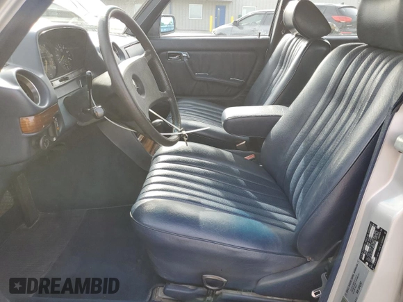 1985 Mercedes-Benz 300 with VIN WDBAB93C5FF030673, listed as a Copart auction lot 52360325 with 171,214 mi miles and Clean Title. Bid and sale history available at DreamBid. Image 7.