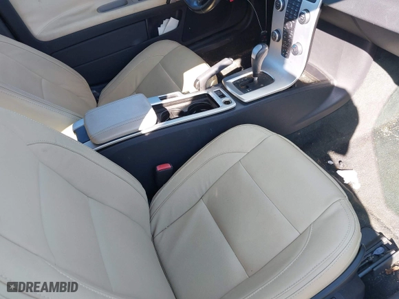 2011 Volvo C70 with VIN YV1672MC9BJ107531, listed as a IAAI auction lot 41966312 with 122,216 mi miles. Bid and sale history available at carsss.com. Image 5.